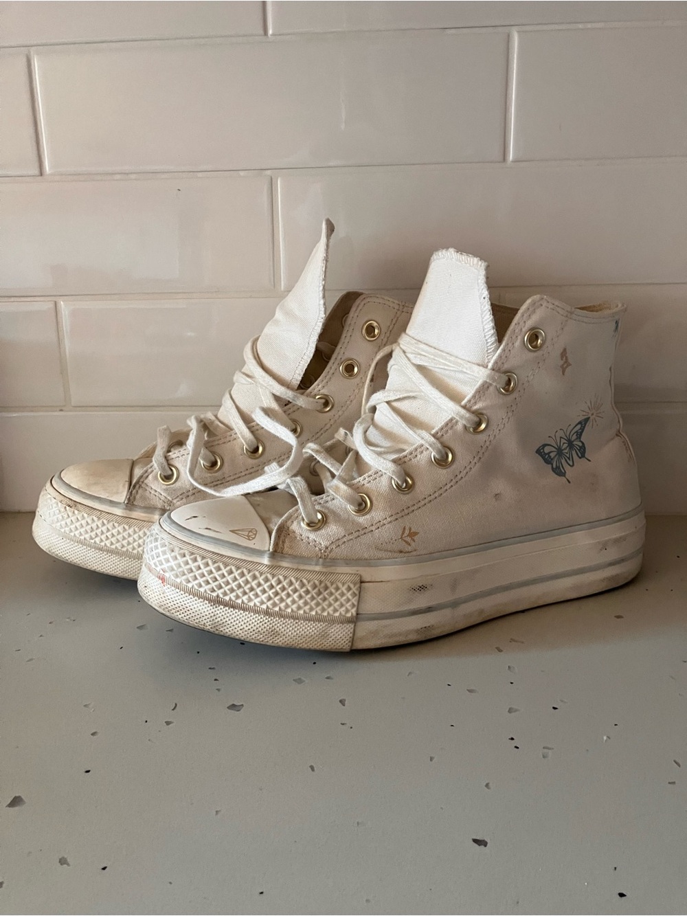 Off White Converse with Butterlies, sz 8.5